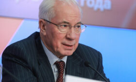 Азаров объяснил, зачем Зеленский продвигает свой “мирный план”