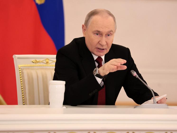 &laquo;Болота здесь быть не должно!&raquo;: Путин призвал составлять рейтинг худших образовательных учреждений