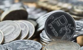 Названы причины, по которым зарплаты в России в 2025 году растут медленнее, чем в предыдущие два года