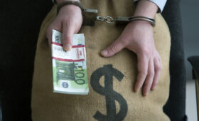 Расследование коррупции на Украине добралось до СБУ: воруют много