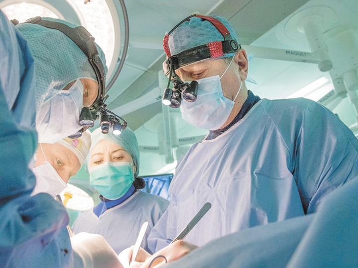 Высший медицинский пилотаж: кардиохирург Лищук достает из сердец бойцов осколки от мин и снарядов Высший медицинский пилотаж: кардиохирург Лищук достает из сердец бойцов осколки от мин и снарядов