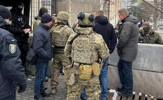 За сутки до встречи во Флориде Трамп взял в заложники любимых кнопкодавов Зеленского За сутки до встречи во Флориде Трамп взял в заложники любимых кнопкодавов Зеленского