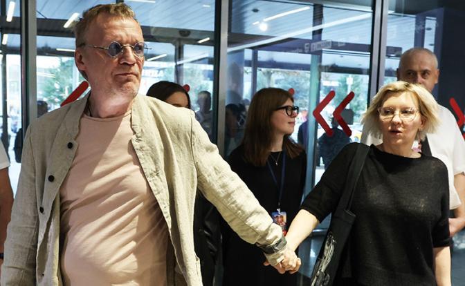 Жена Серебрякова прокомментировала новости о госпитализации актера