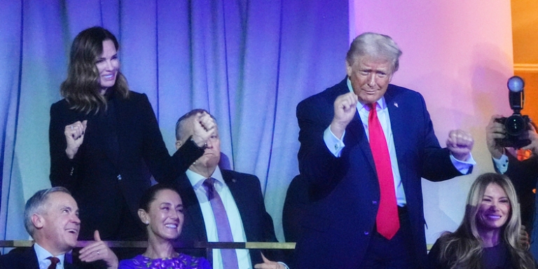 Медведев: Жители Гренландии могут проголосовать за присоединение к России Медведев: Жители Гренландии могут проголосовать за присоединение к России