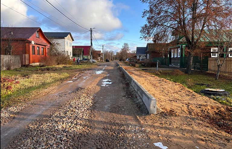 Варвары-&laquo;улучшатели&raquo; жемчужину Золотого кольца закатали в асфальт