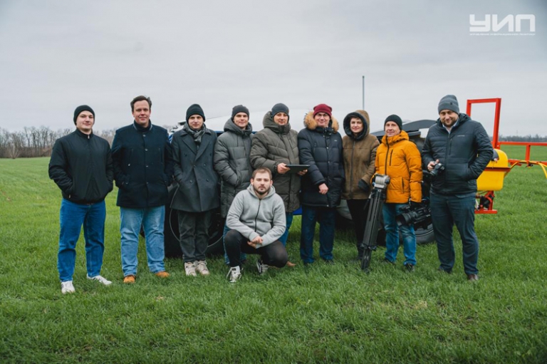 Владимиру Путину показали первый в России беспилотный трактор «Донтех» Владимиру Путину показали первый в России беспилотный трактор «Донтех»