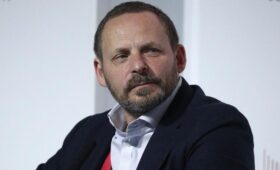 Bloomberg узнал об отказе Аркадия Воложа от гражданства России