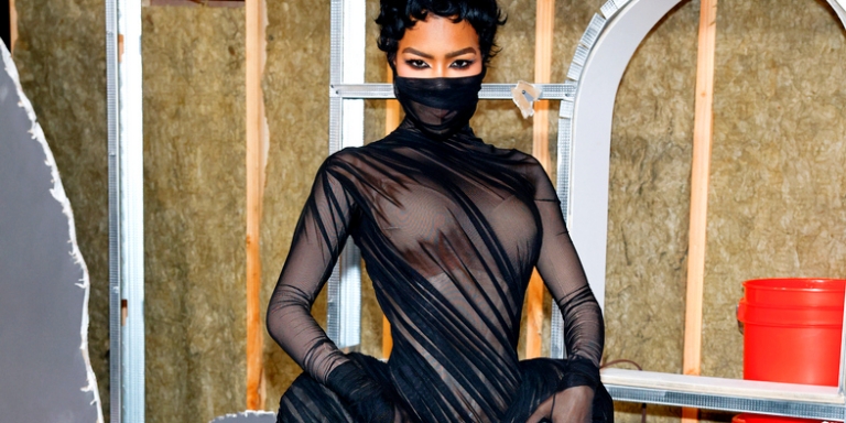 Богомолов попросил Любимову освободить его от обязанностей и. о. ректора школы МХАТ