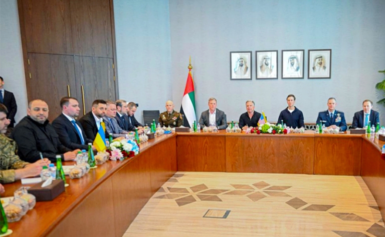 Переговоры в Абу-Даби: Трамп попросил Зеленского помолчать. Путин с ним согласился