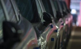 В АвтоВАЗе рассказали о худших за 20 лет месяцах для российского рынка