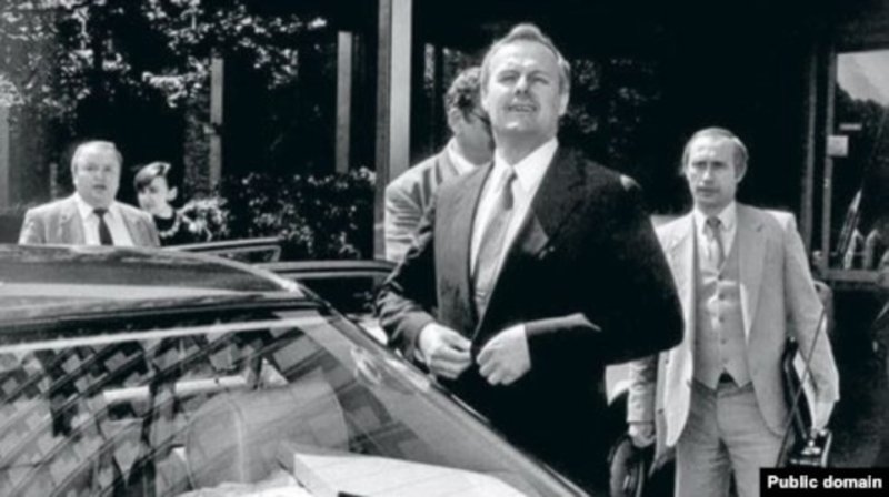 «Вы думаете, мы вам власть отдадим?»: как Ельцин одержал свою последнюю победу «Вы думаете, мы вам власть отдадим?»: как Ельцин одержал свою последнюю победу