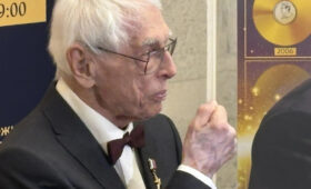 Александр Зацепин планирует познакомиться с нейросетью