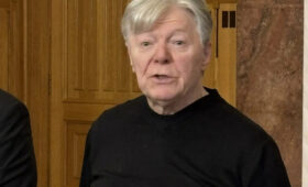 Александр Збруев резко высказался в адрес противников Богомолова