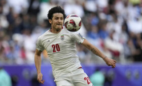 Азмун исключен из сборной Ирана по футболу за нелояльность к правительству