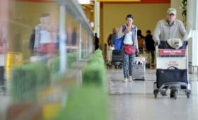 Беспоездный май: туристы из России массово отменяют поездки