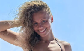 «Что будет у моей дочки»: Кансо показала аппетитные округлости пониже спины