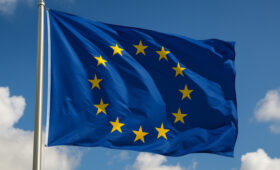 Депутат ЕП пригрозила главе МИД Венгрии судом за связи с РФ