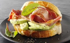 Диетолог назвала лучший завтрак, чтобы быстро взбодриться с утра