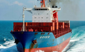 Два крупных контейнеровоза попытались преодолеть Ормузский пролив