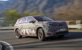 Электрокроссовер Skoda Peaq показали в камуфляже