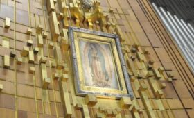 Это чудо: в старинном изображении Девы Марии обнаружилась необъяснимая деталь