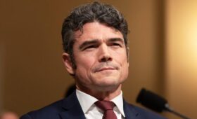 Это измена: Дональду Трампу дал под дых его же главный разведчик