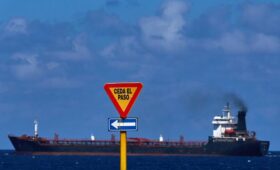 Интрига в Атлантике: Пойдет ли русский танкер на прорыв «кубинской блокады»