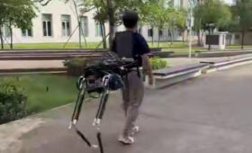 Китайские ученые приделали человеку две дополнительные механические ноги