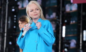 Лариса Долина взорвала зал виртуозным скэтом на джазовом концерте