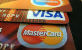 Льготы россиянам планируется предоставлять по  банковским картам