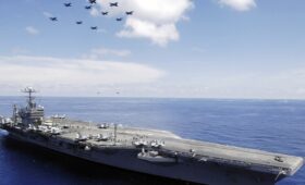 «Линкольн» выстоял перед «инопланетянами», но убежал от иранских дронов: какой авианосец могли потерять США