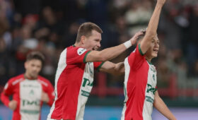 «Локомотив» устроил рекордный разгром Дзюбе и «Акрону» с пятью голами