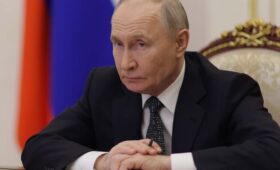 Михалков пригласил Путина бесплатно посетить спектакль с Михаилом Ефремовым