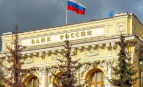 Минус четверть заемщиков: россиян с неофициальными доходами отрезают от кредитов