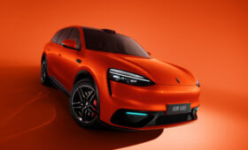 «Молодёжный» кроссовер Aito M6 доступен к заказу: куча фишек и полный привод