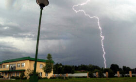 “Мучительные подробности”: описано происходящее с человеком после удара молнии