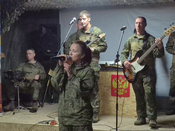 &laquo;Мы нужны им&raquo;: женщины-артисты на фронте поднимают боевой дух и радуют бойцов творчеством
