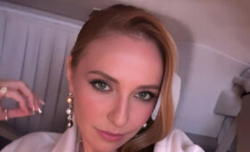 Навка покрасовалась на горнолыжном курорте в гламурном костюме с мехом