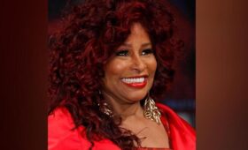 Не называя имен, легенда фанка Чака Хан высмеяла «трюки с задницами»