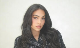 Невеста Роналду закинула ногу на раковину ради туалетного селфи