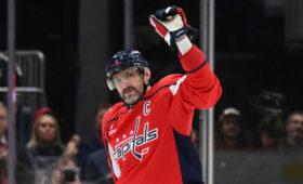 Опять — двадцать пять: Овечкин повторил рекорд Хоу по количеству сезонов с 25 голами