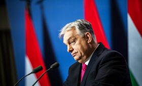 Орбан завил, что Киев прослушивал мобильный телефон Сийярто