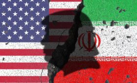 Переговоры США — Иран — это из области маразма: Трамп договаривается сам с собой и весьма доволен результатом