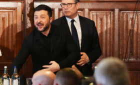 «Побрейте его»: «гардеробная революция» Зеленского позорит Украину