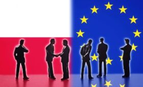 Polexit: Зачем «маленький Дональд» натягивает евросову на польский глобус