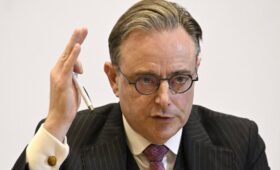 Премьера Бельгии фактически заставили объясниться за слова о возобновлении диалога с РФ