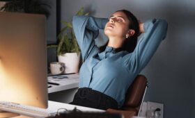 Психолог: Желание уйти в отпуск на месяц говорит о депрессивных настроениях