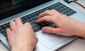 Работа на удаленке заставила мужчин переплачивать за продукты