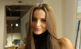 Щенятская оголила живот и покрутила бедрами в горячем танце