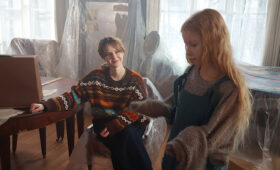 Снимается современная версия «Снегурочки»: дебютантка Ольга Добромыслова обнаружила на Николиной Горе «молочную девочку»